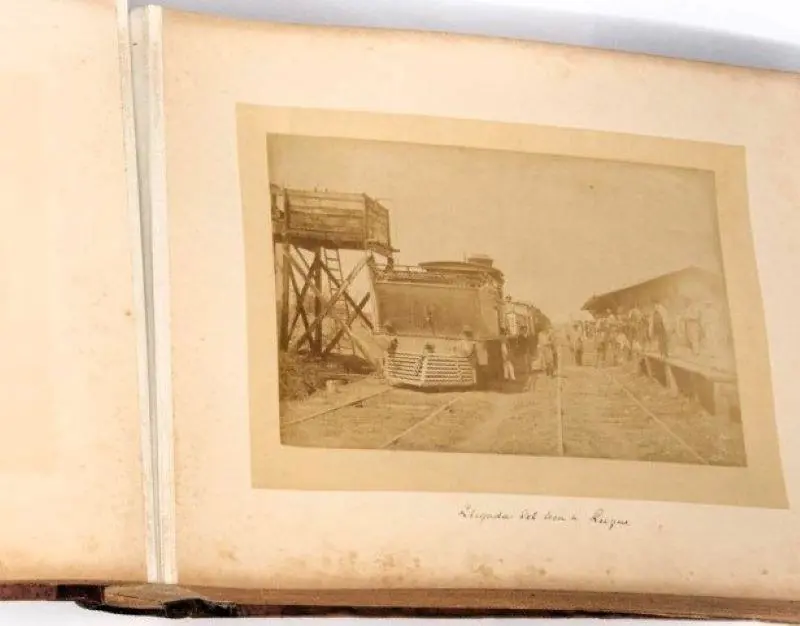 Uno de los �lbumes de Manuel San Mart�n. Cortes�a