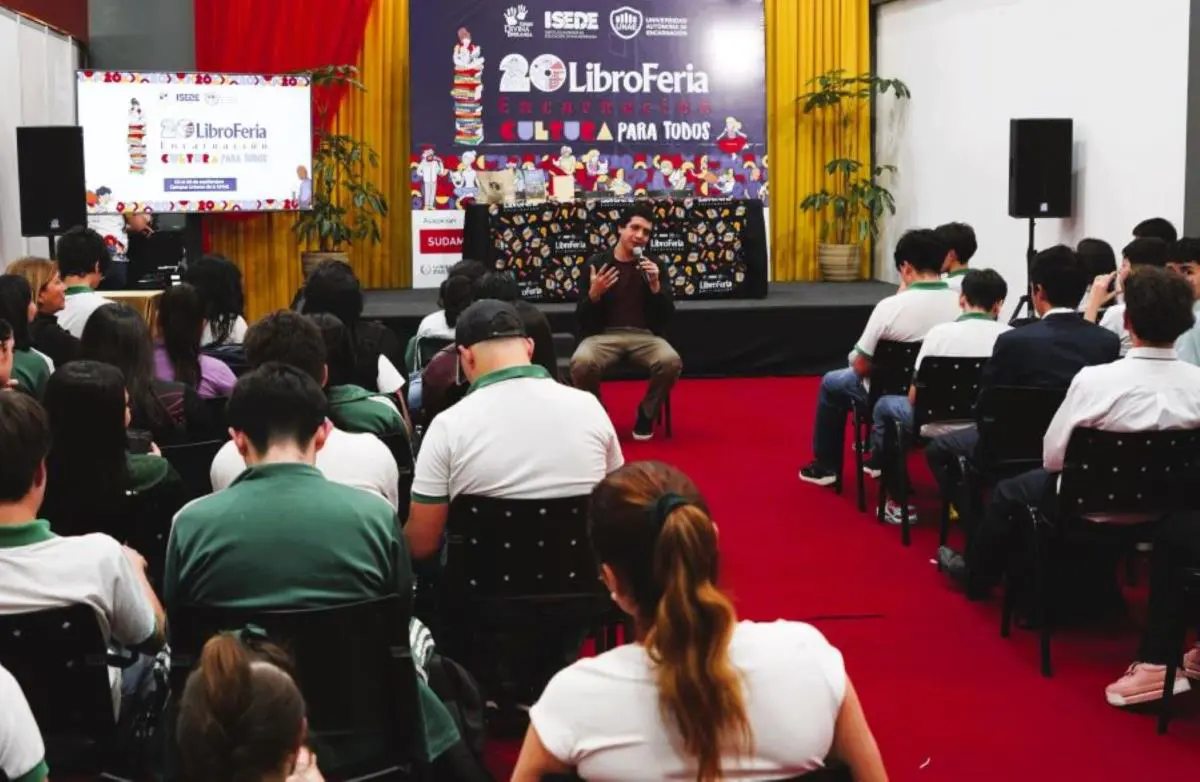 Sebasti�n Ocampos en encuentro con lectores. Cortes�a