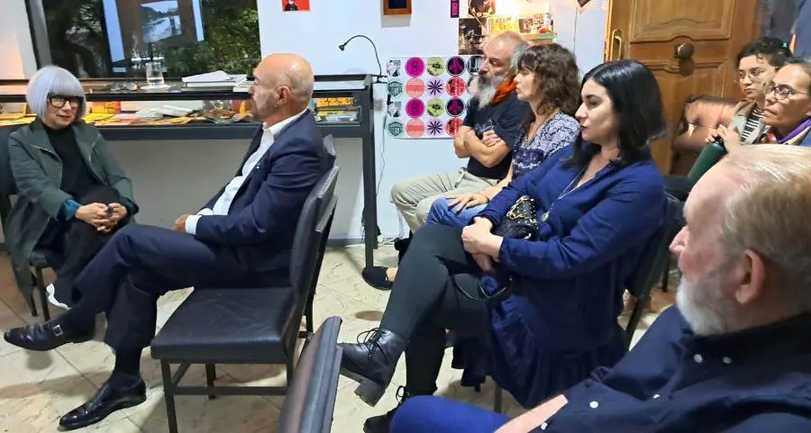 Adriana Almada compartiendo en un encuentro anterior del ciclo 