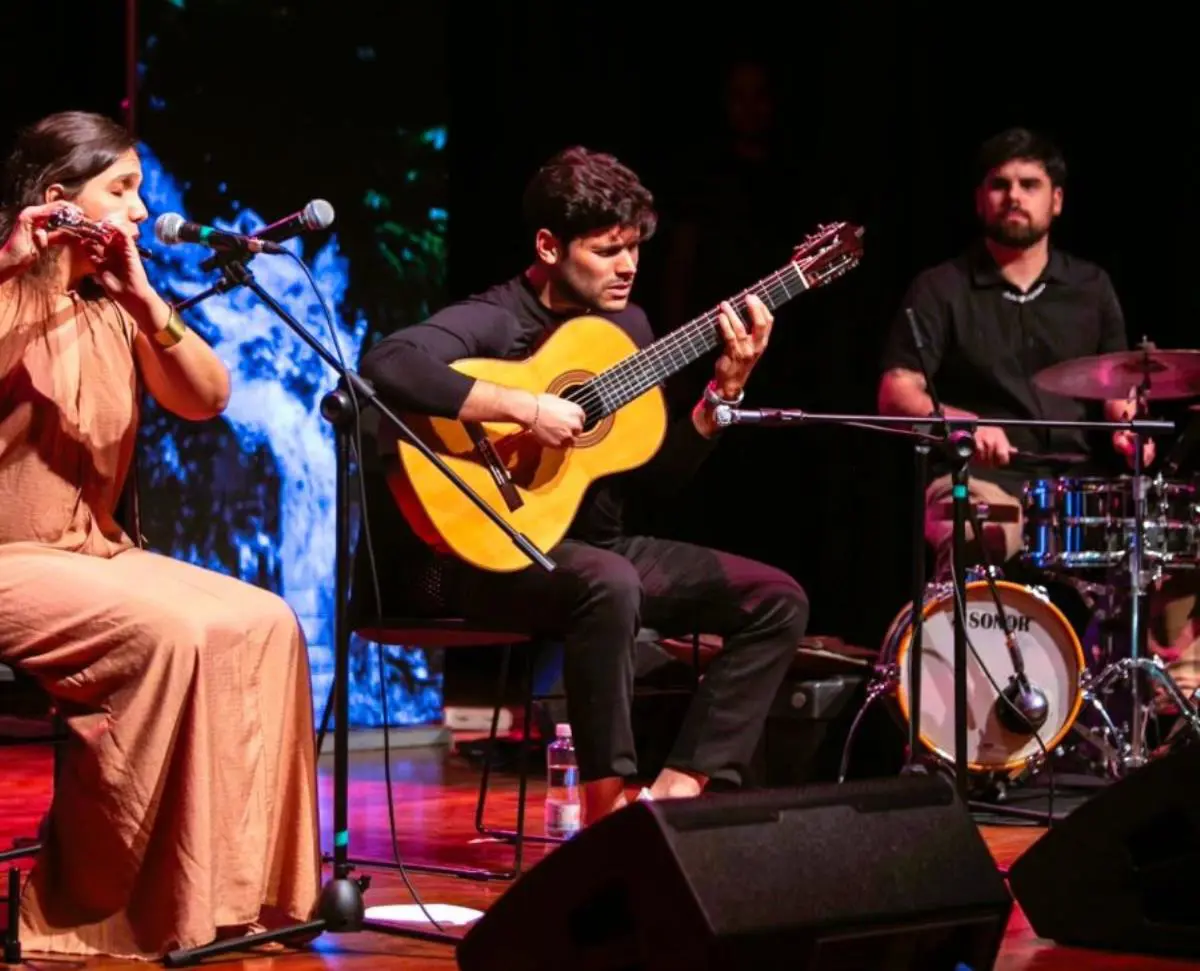 Morgana Moreno y Marcelo Ros�rio, acompa�ados de Gonzalo Resqu�n. Cortes�a