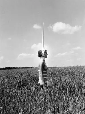 Rebecca Horn. emEinhorn/em (Unicornio, 1970). Fotograf�a de Achim Thode. www.rebecca-horn.de
