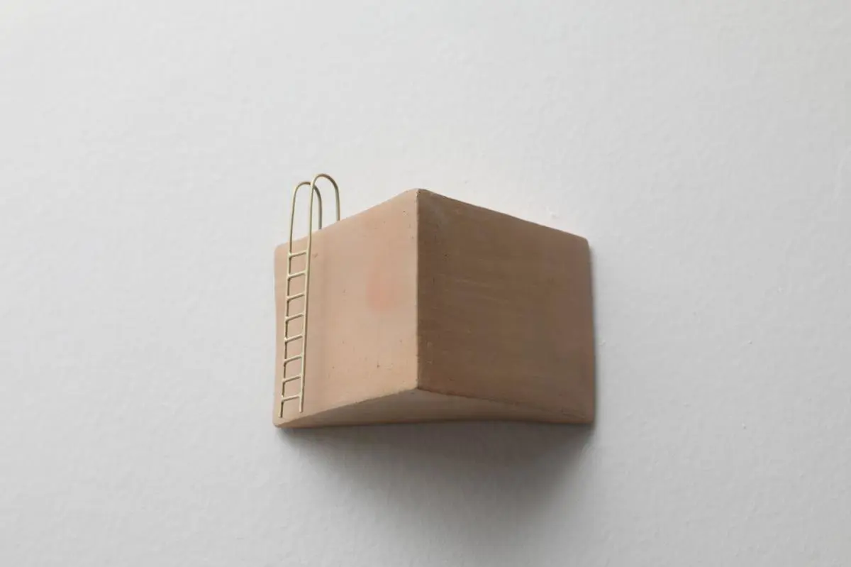 Laura Mandelik y Leila Buffa, emSin t�tulo/em, 2024. Cer�mica cocida a fuego, bronce. Cortes�a