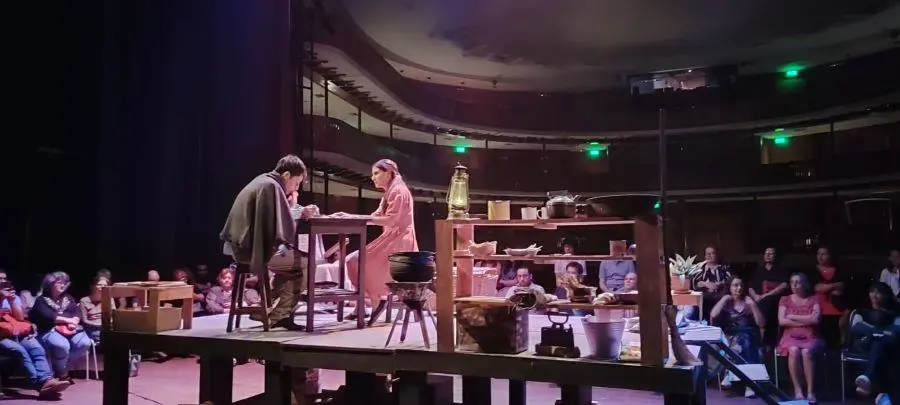 Escena deem A�amemby/em. Cortes�a