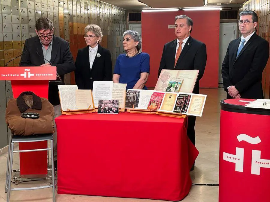 Legado de Roa Bastos ingres� a la Caja de las Letras del Instituto Cervantes. (Fundaci�n Augusto Roa Bastos)