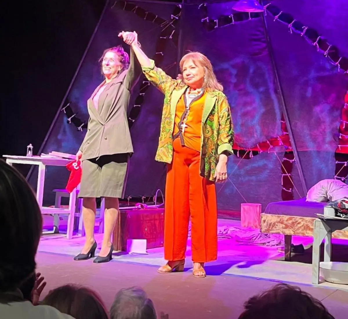 Carmen Briano y Raquel Rojas. Cortes�a