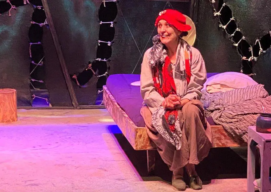 La actriz Carmen Briano interpretando a la poeta revolucionaria Carmen Soler. Cortes�a