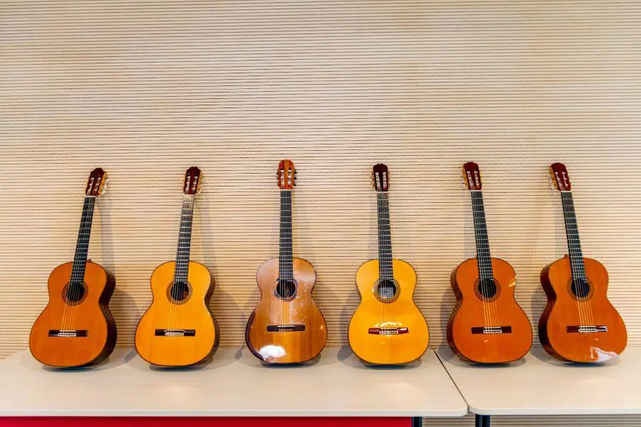 Instrumentoteca Toyota, guitarras de �lite para talentos locales. Cortes�a