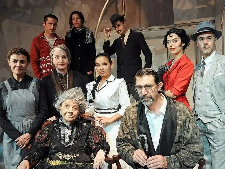 emCoronaci�n/em tuvo en 2014 una versi�n teatral realizada por Jos� Pineda y presentada en el Centro Cultural Gabriela Mistral, Santiago.