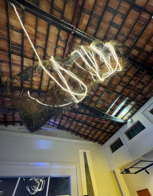Escultura de grandes dimensiones de Adriana Gonz�lez Brun. Cortes�a