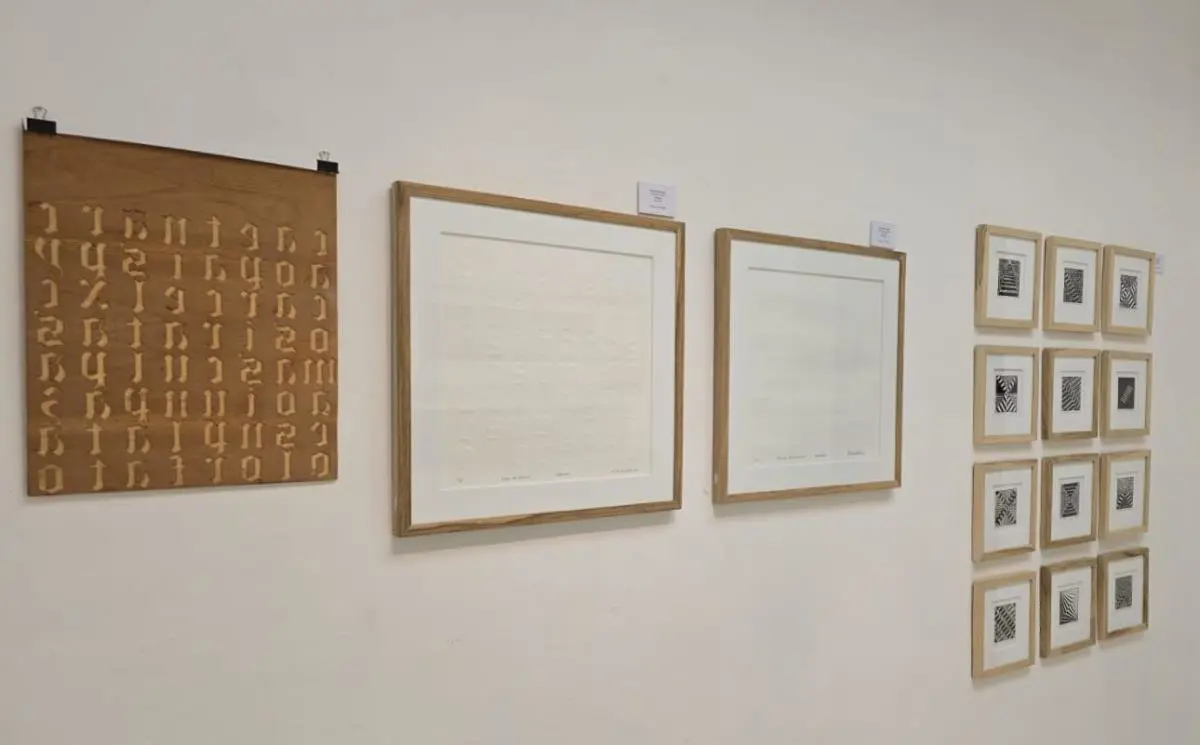 Muestra de Ord�val Zarratea en Galer�a F�brica. Vista de sala. Cortes�a