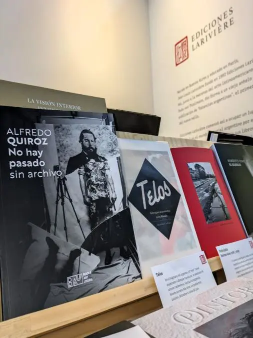 emAlfredo Quiroz. N/ememo hay pasado sin archivo, /emlibro sobre la obra del artista en el stand de Fundaci�n Larivi�re,�Pinta BAPhoto 2024. Cortes�a