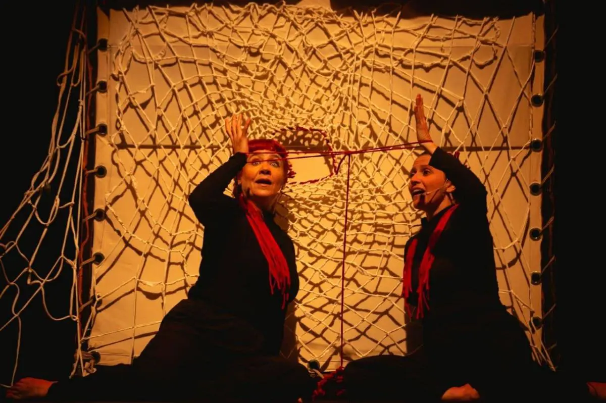 Tessa Rivarola y Carola Mazzotti en emSecretos de �andut�/em. Cortes�a