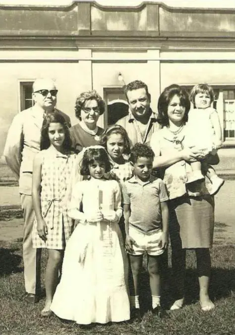 Carlos R. Centuri�n, con su esposa Clara Maz� y parte de su familia, en Pedro Juan Caballero. Cortes�a