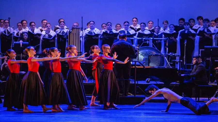 Puesta en escena de la obra emCarmina Burana/em. Cortes�a