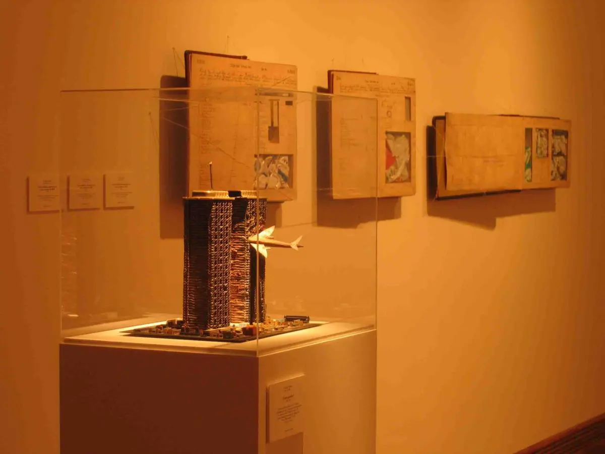 Exposición emLos nombres (Tres décadas de producción de Osvaldo Salerno)/em, curaduría de Ticio Escobar, Museo de Artes Visuales de Chile (MAVI), Santiago, 2005. Cortesía