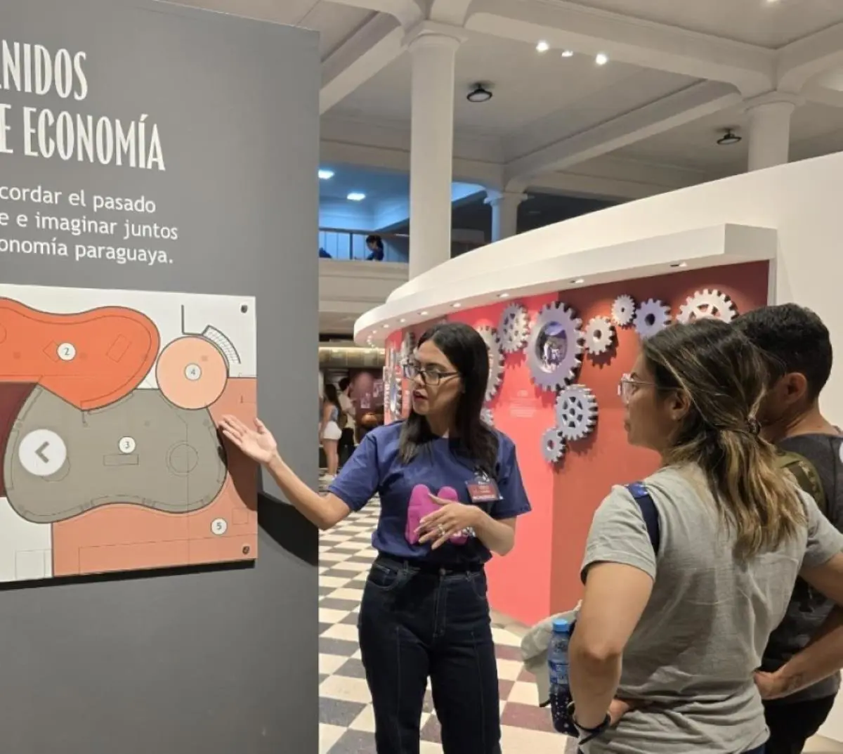 Recorrido en el Museo de Econom�a. Cortes�a