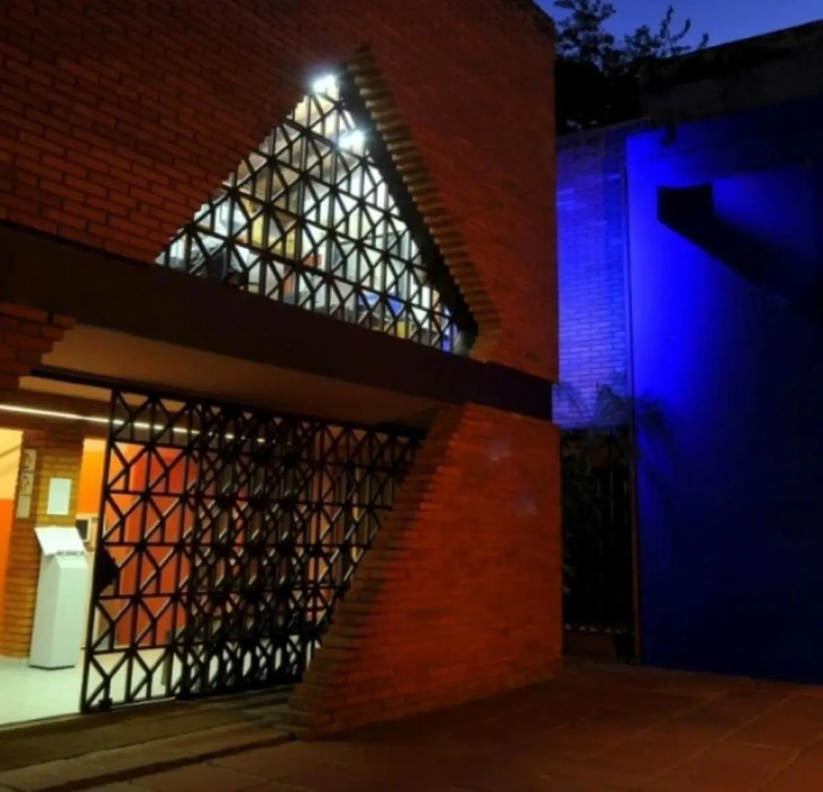 Centro de Artes Visuales - CAV/Museo del Barro. Cortes�a