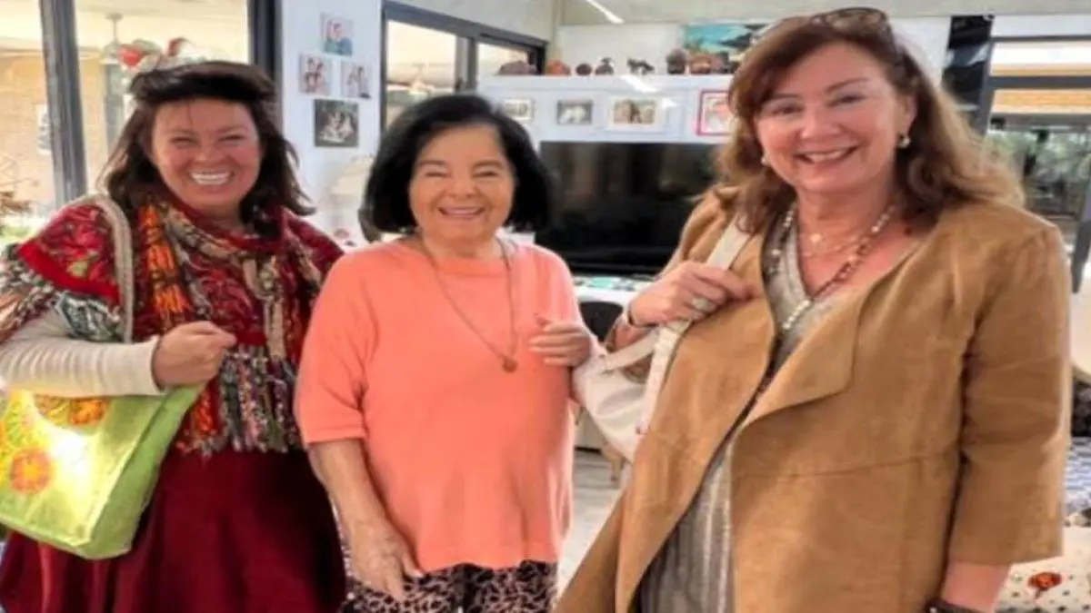 Las artistas Mar�a Luzia, Gisel y Ursula Schweizer, procedentes de Alemania y Suiza. Cortes�a