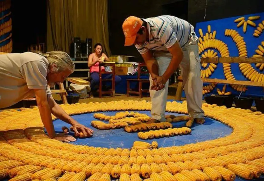 Koki Ruiz, trabajando en el proceso de creación del Retablo del Papa Francisco (Senatur)