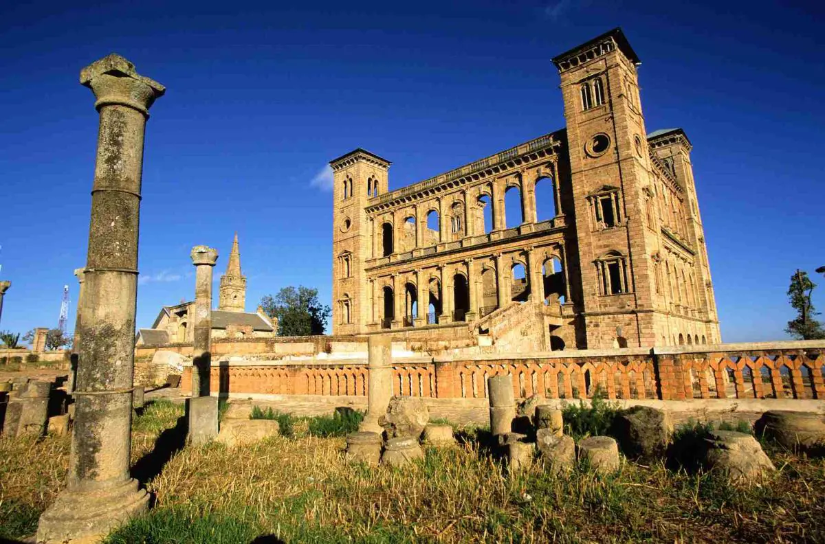 Rova, antigua residencia real en Antananarivo, Madagascar. Cortes�a