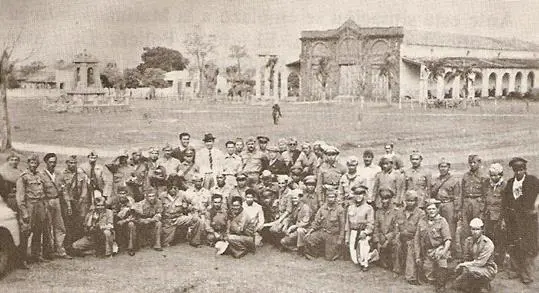 Grupo de soldados leales al gobierno durante la revoluci�n. Foto tomada en It� el 22 de agosto de 1947 (Portal Guaran�)