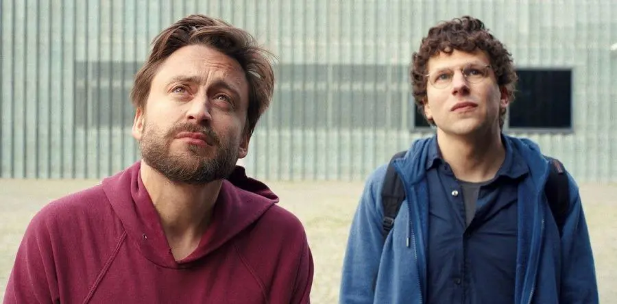 Kieran Culkin, candidato como actor de reparto, junto a Jesse Eisenberg, candidato al mejor guion original, por emUn dolor real/em. Fotograma