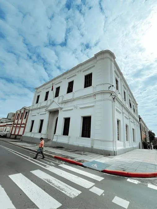 Archivo Nacional. Fachada. Cortes�a