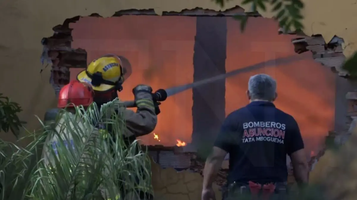 El incendio ocurri� alrededor de las 04:30 de este mi�rcoles. Foto: El Nacional.
