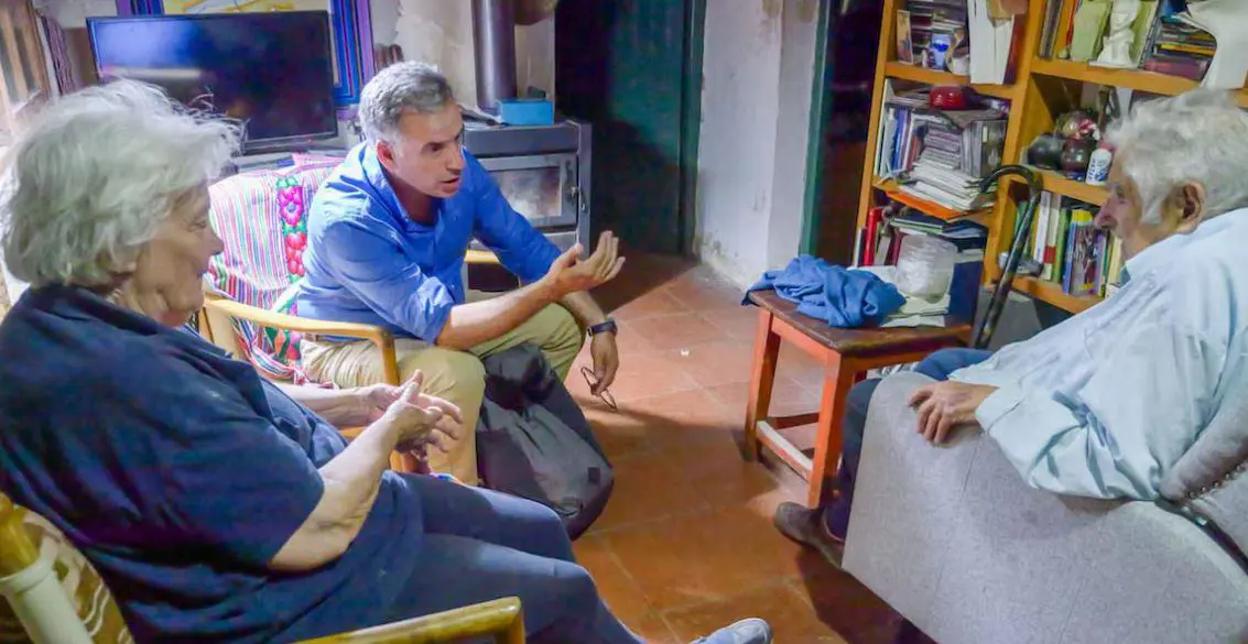 La primera reuni�n como presidente electo que tuvo Yamand� Orsi fue con el exmandatario Jos� Mujica y su esposa Luc�a Topolansky (@OrsiYamandu)