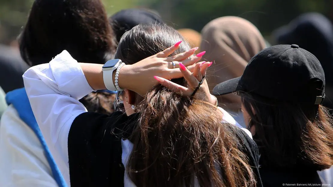 Mujer iran� sin hijab. Foto: DW