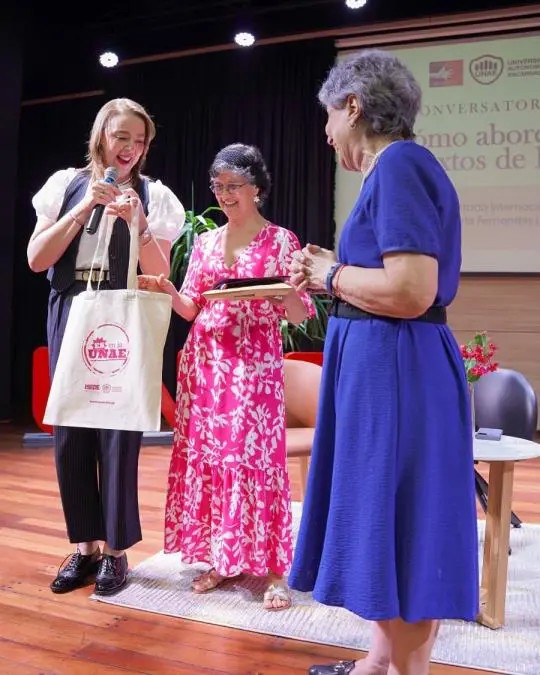 Nadia Czeraniuk, Carla Fernandes y Mirta Roa. Cortesía UNAE