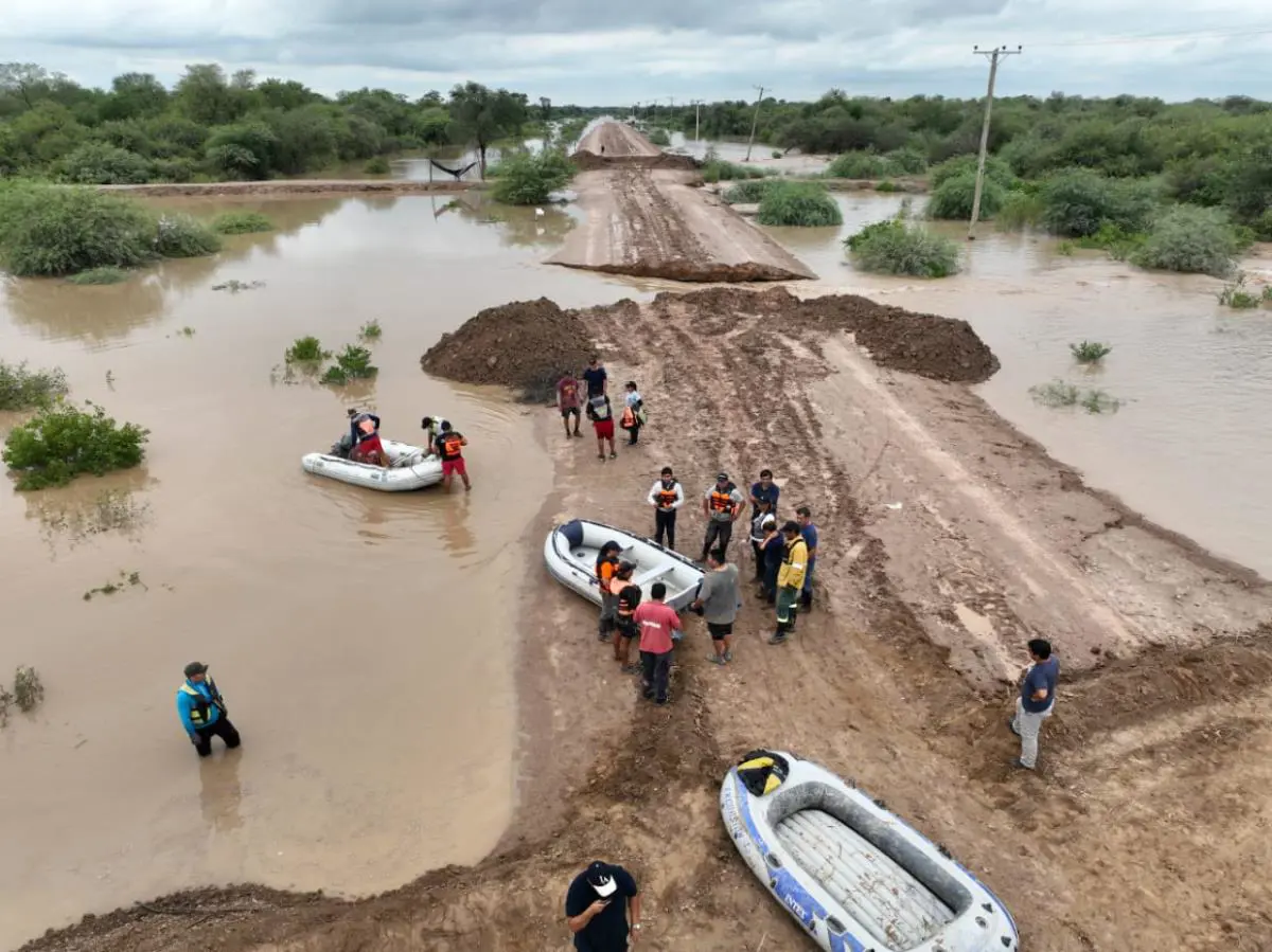 Crecidas del r�o Pilcomayo desplazaron a miles de ciudadanos. Foto: @infosalta24