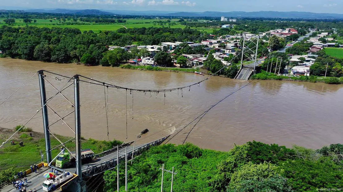 Vista a�rea del puente colgante en Daule, provincia de Guayas, Ecuador. Foto: DW.