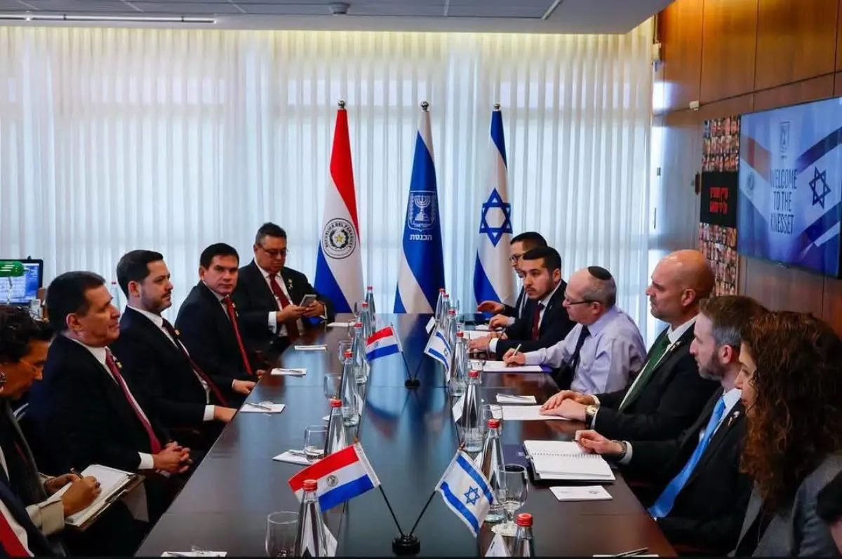 Cartes con integrantes del Parlamento de Israel. Foto: Gentileza.