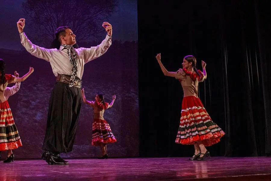 Taller &ldquo;Imaginarte. Bailando sin l�mites&rdquo;. Cortes�a