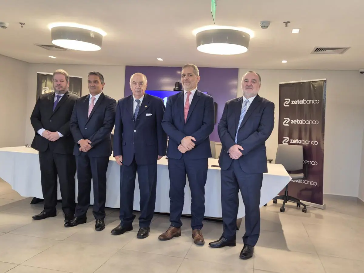 Directivos de Zeta Banco. Foto: Gentileza.
